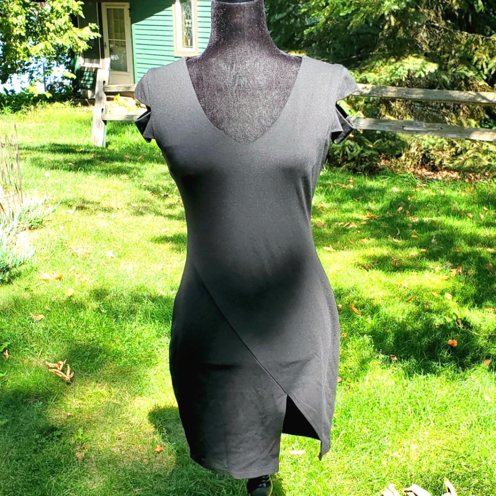 NWOT Tobi V-Neck Dress